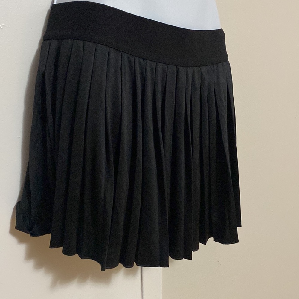 NWT pleated skort